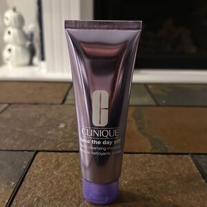 Clinique Take the Day Off Cleansing Mousse in Shimmering Purple